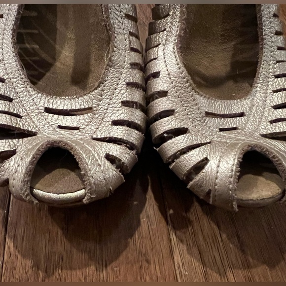 Michael Michael Kors Wooden Heel Sandals Retro Gold Size 5.5 - Picture 2 of 6